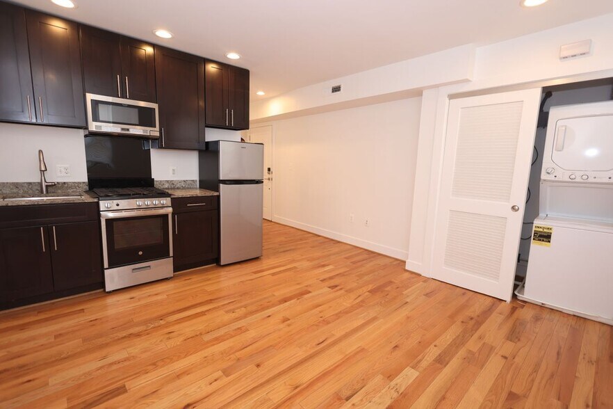 Building Photo - 4255 Eads St NE