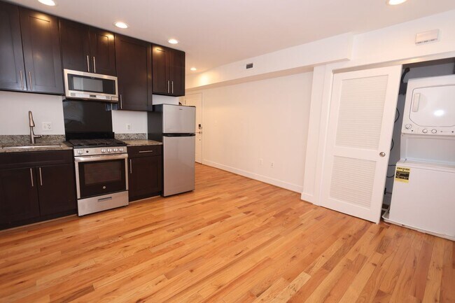 Building Photo - 4255 Eads St NE