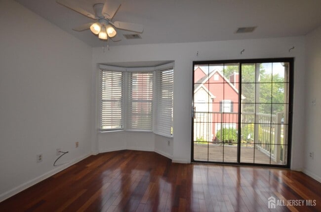 Building Photo - 14 Lear Ct