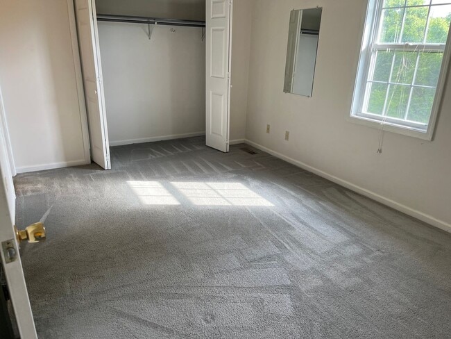 Building Photo - One bedroom rental