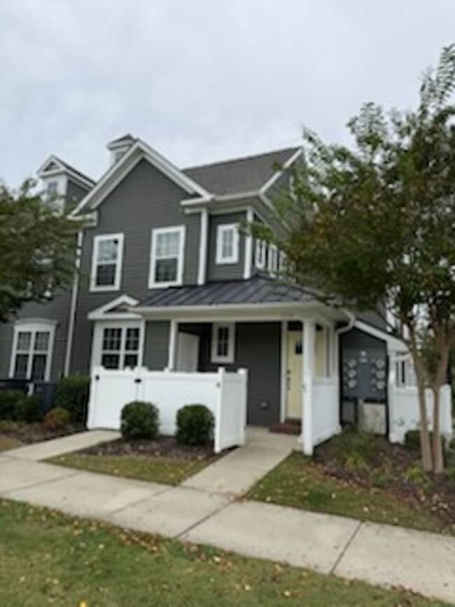 Building Photo - Wow! Incredible Luxury Townhome in Williamsburg!