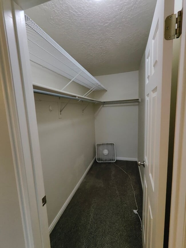 Building Photo - Spectacular 3-Bedroom Draper Townhouse with Garage