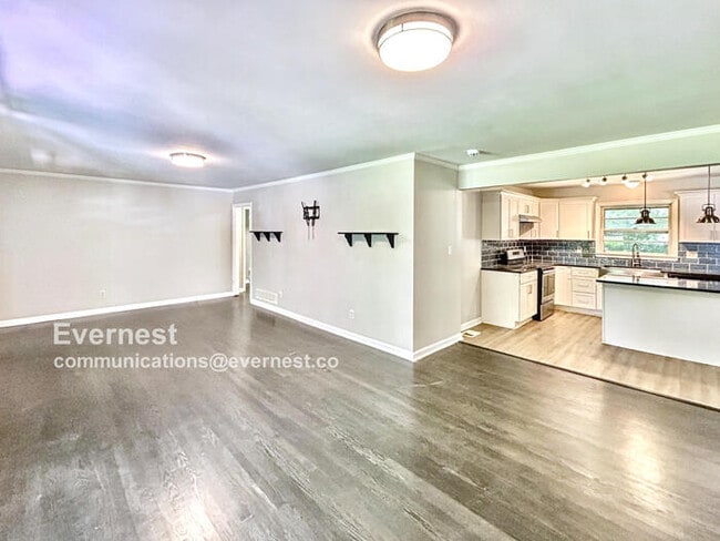 Building Photo - 1584 Camelot Cir