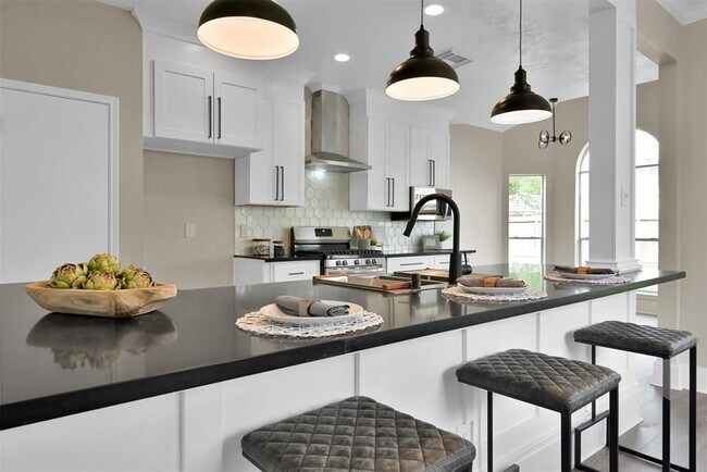 Building Photo - 14410 Cypress Falls Dr