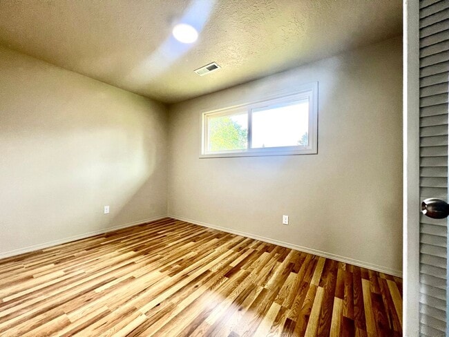 Building Photo - 2020 SE 154th Ave
