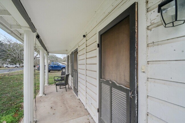 Building Photo - 902 Turney St