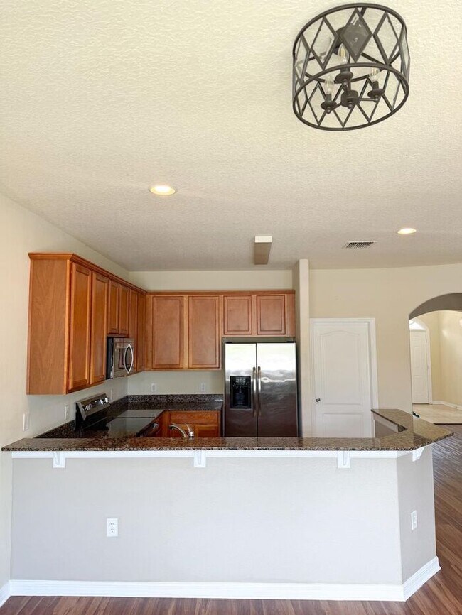 Building Photo - Beautiful Townhouse