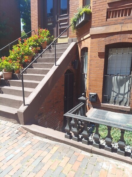 Building Photo - 63 Chandler St