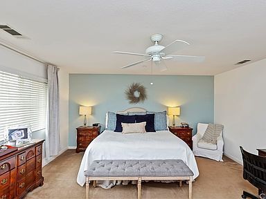 Building Photo - Recently updated, 3 bed 3 bath highly desi...