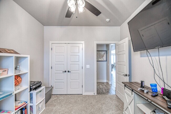 Building Photo - Spacious 5-Bedroom Home with 3 Full Baths ...