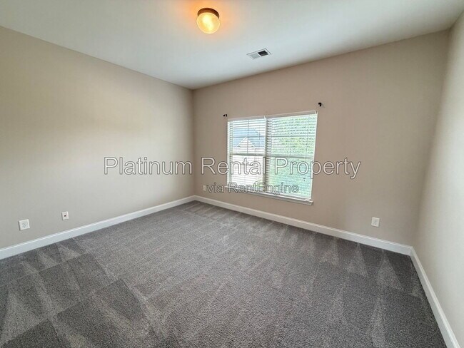 Building Photo - 5075 Rialto Way