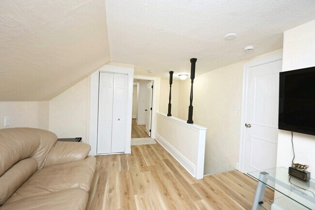 Building Photo - 173 Porter St