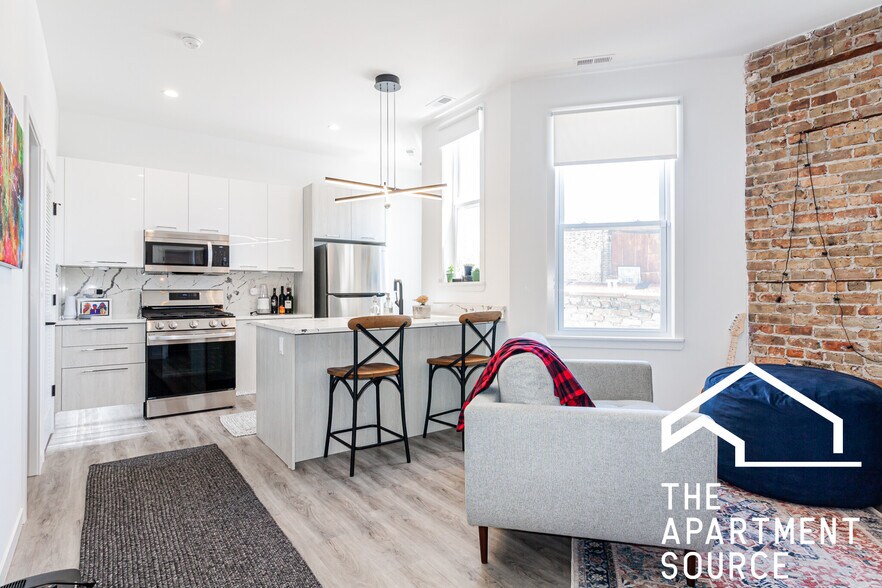 Building Photo - 2741 W Division St