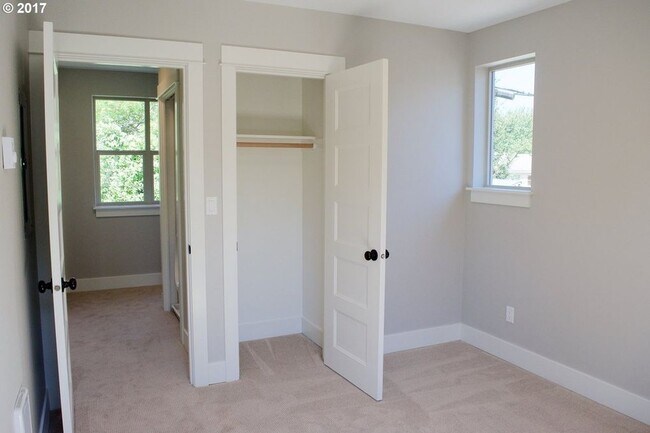 Building Photo - 4417 N Gantenbein Ave