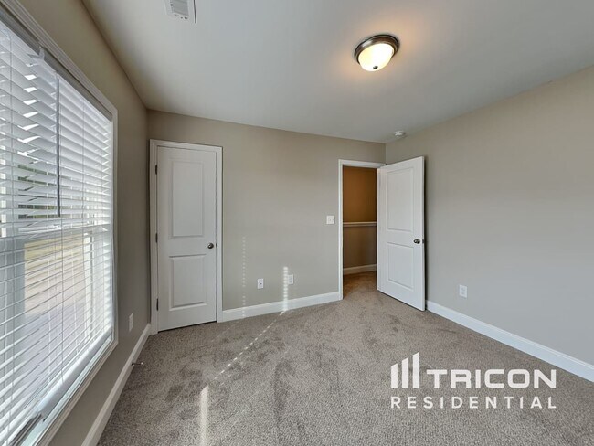 Building Photo - 100 E Goodwin Chase Ln