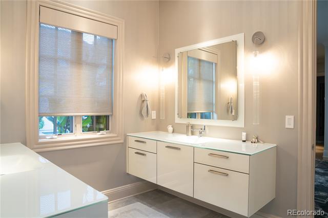 Building Photo - 190 S Glencoe St