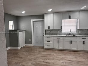 Building Photo - 141 W 6th St