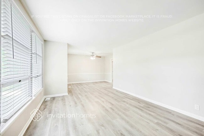 Building Photo - 562 Whispering Hills Dr