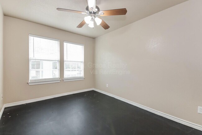 Building Photo - 780 Rocky Ridge Flatts