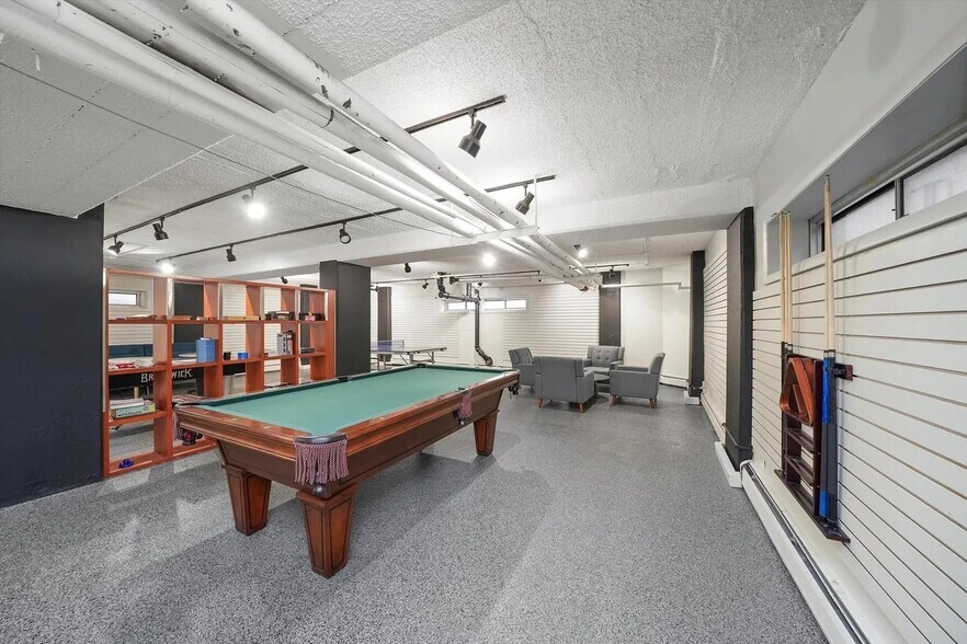 Building Photo - 4970 N Marine Dr