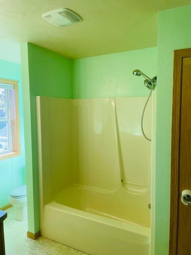 Building Photo - 2930 W Glenpark Dr