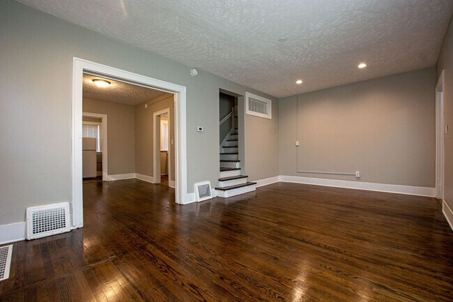 Building Photo - 3 bedroom duplex in Midtown