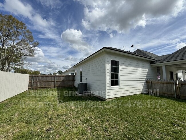 Building Photo - 106 Satsuma Dr