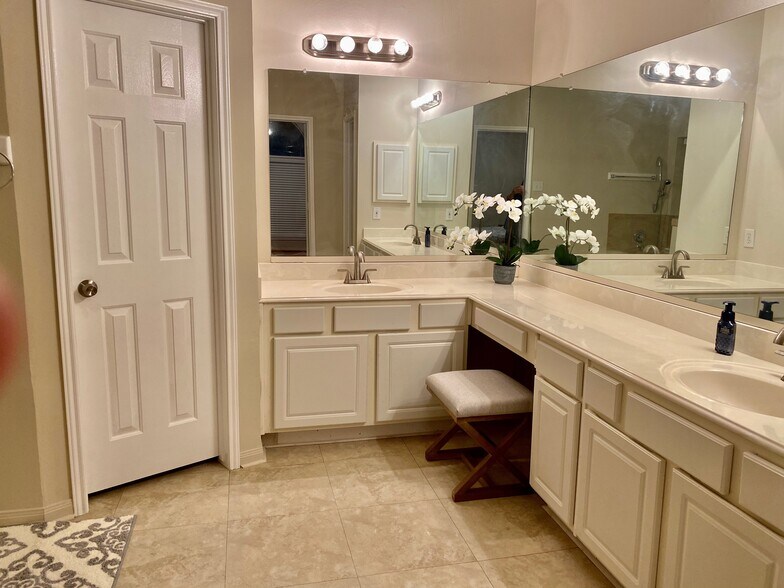 Master Suite - 14243 Andrea Way Ln