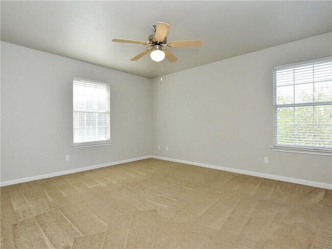 Building Photo - 605 Amaryllis Ave