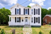 Building Photo - Spacious 4 bedroom home on Main Street!