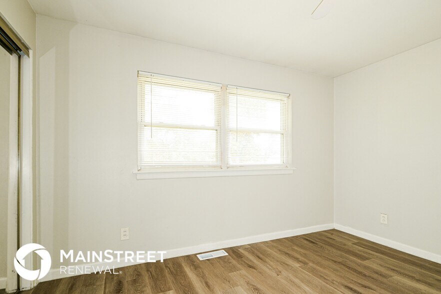 Building Photo - 725 Bellarmine Ln