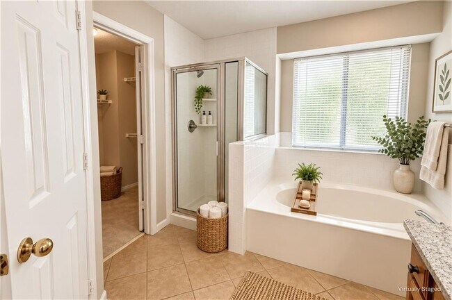 Building Photo - 10950 Pinehigh Dr