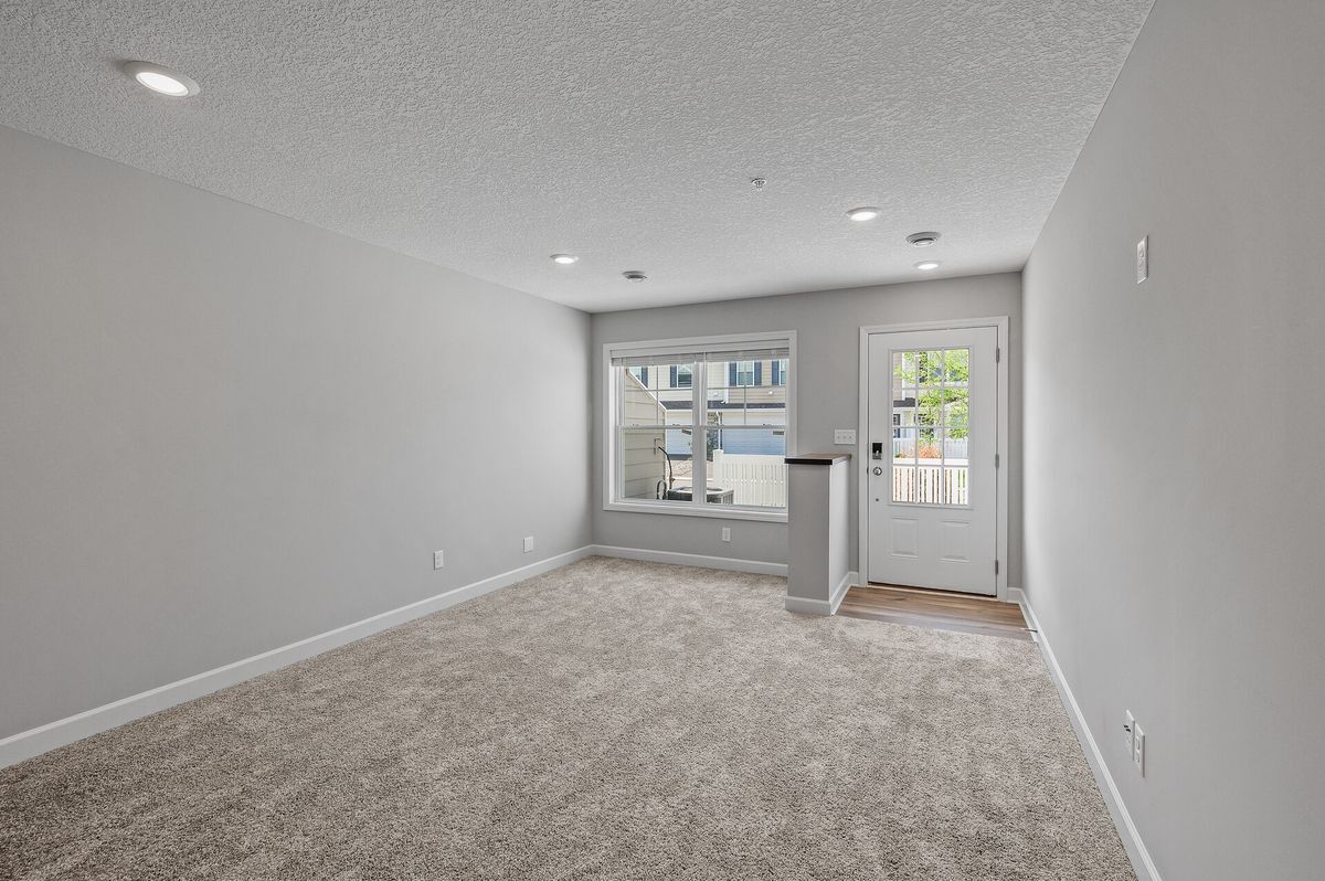 Building Photo - 15008 Ahena Curv