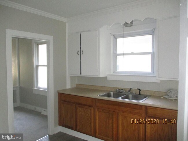 Building Photo - 334 N Governors Ave