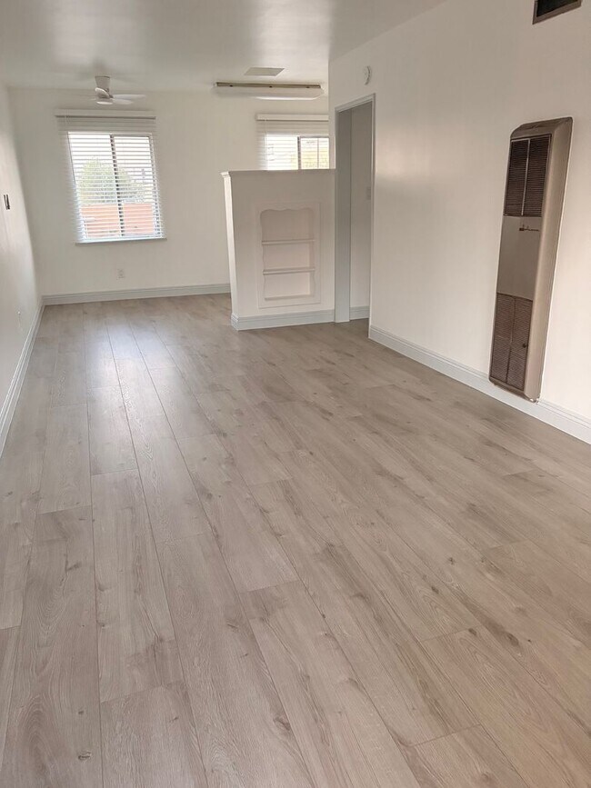 Interior Photo - 5919-5925 Crenshaw Blvd