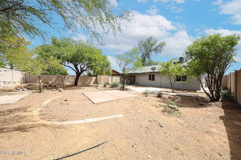 Building Photo - 3016 W Libby St