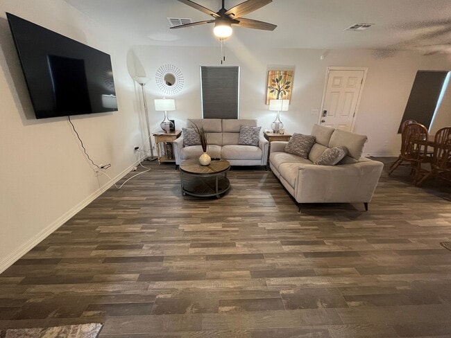 Building Photo - 3BR Fully Furnished Vacation Rental Utilities Included