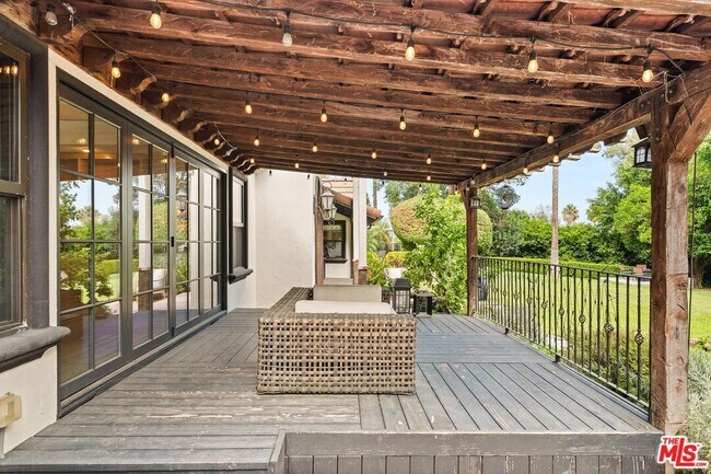 Building Photo - 4145 Sunswept Dr