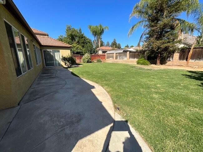 Building Photo - Spacious Four Bedroom Home in Figarden Loo...