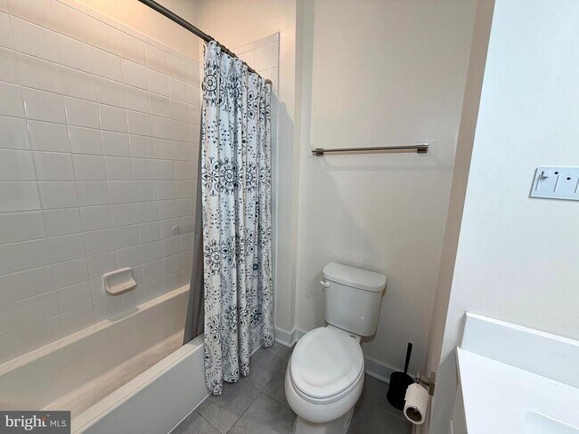 Building Photo - 4812 Crest View Dr