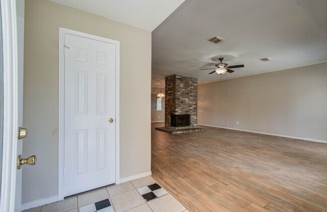 Building Photo - 9430 Halkirk St