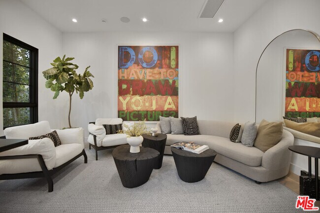 Building Photo - 4433 Kraft Ave