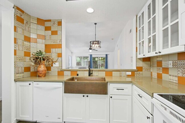 Building Photo - Updated Wildhorse Home | 2 Bed, 2 Bath | Corner Lot | Pets OK | W/D + Landscaping Included