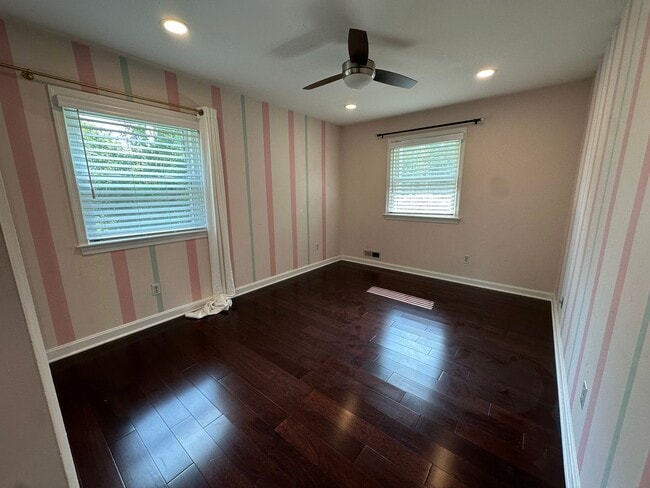 Building Photo - 805 Golden Arrow St
