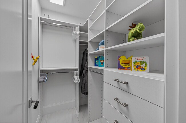 Building Photo - 3109 NE 42nd Ct