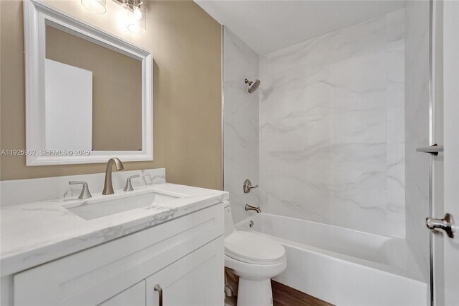 Building Photo - 9012 Lake Park Cir S