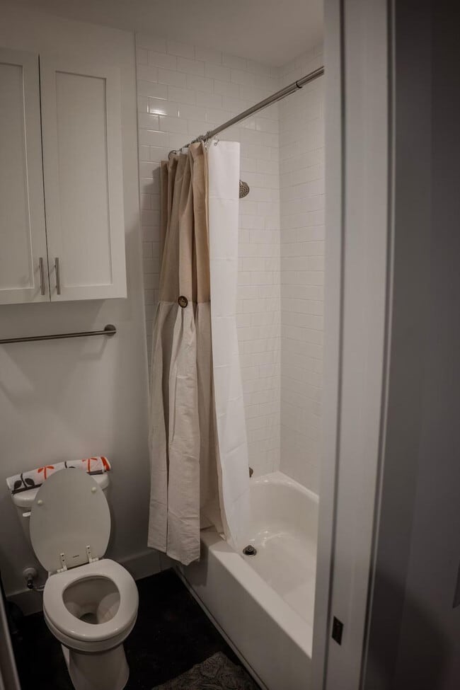 Building Photo - 1680 Memorial Dr SE