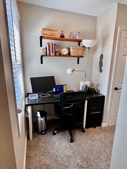 Hallway office nook - 924 S Ellwood Ave