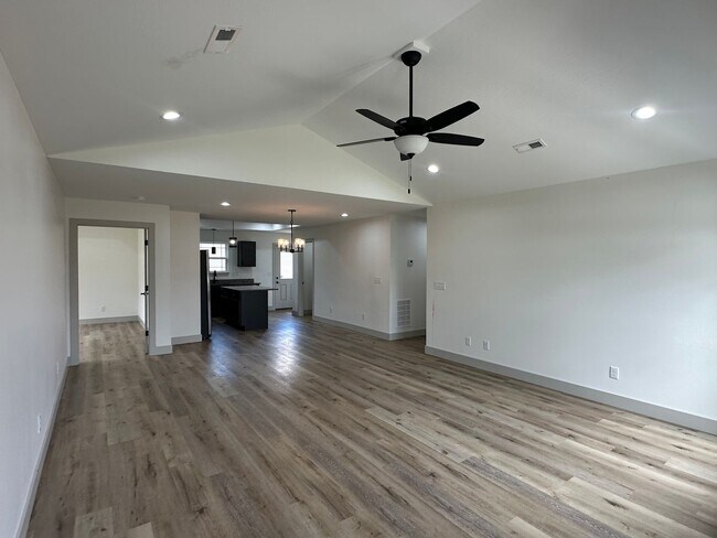 Building Photo - 3 Bedroom 2 Bath Built in 2025