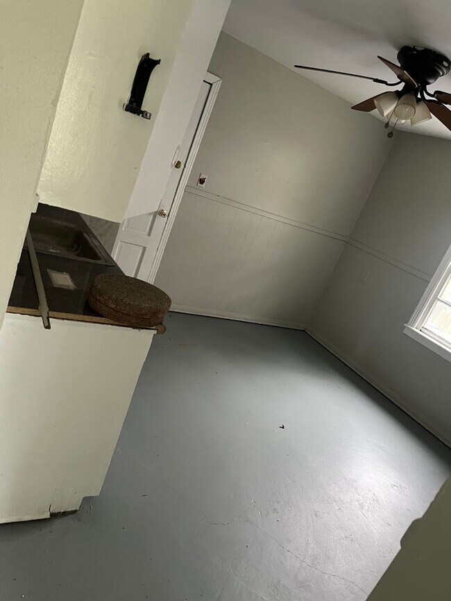 Building Photo - First Month Free!!